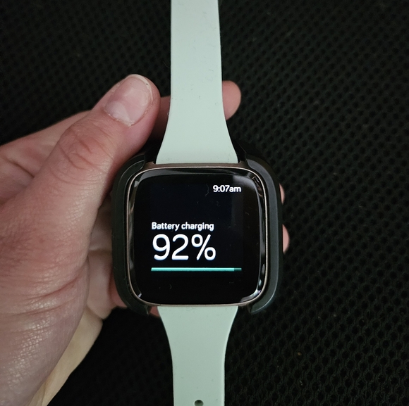 Fitbit Versa with accessories - Picture 1 of 5